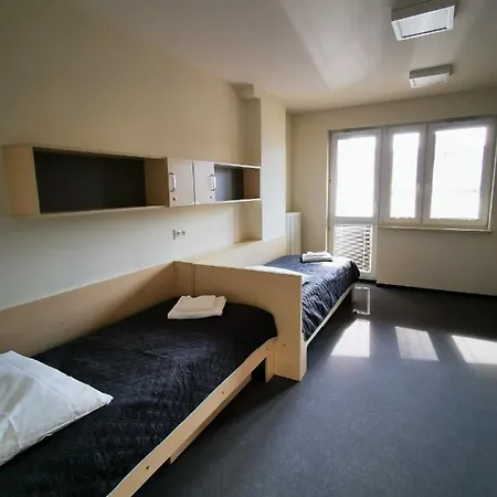 Dom Studencki Zaulek אכסניה *