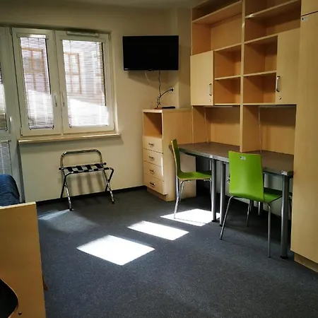 Dom Studencki Zaulek אכסניה *