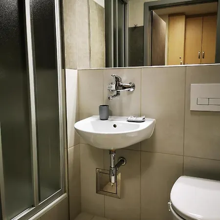 Dom Studencki Zaulek Hostel *