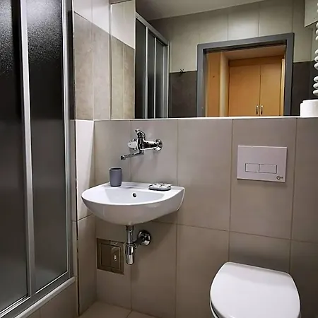 Dom Studencki Zaulek Hostel *