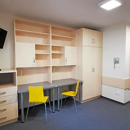 Dom Studencki Zaulek Hostel *