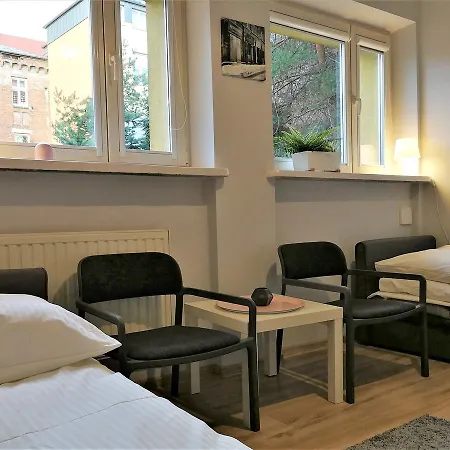 Dom Studencki Zaulek Hostel *