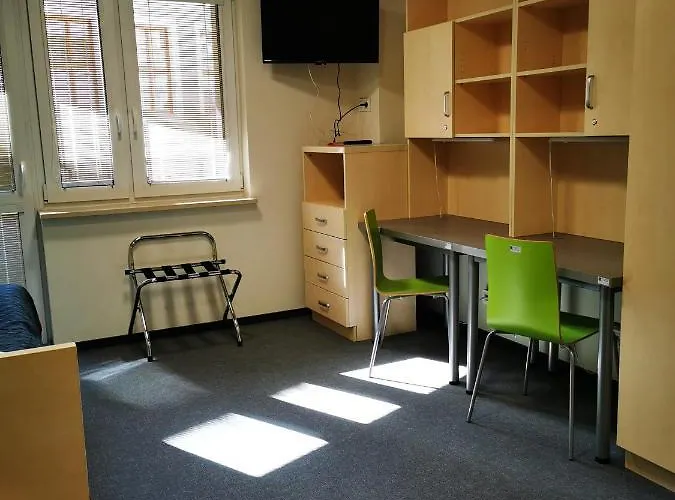 Dom Studencki Zaulek Hostel *