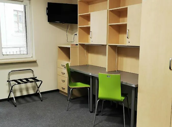 多姆学生胡同旅馆 *